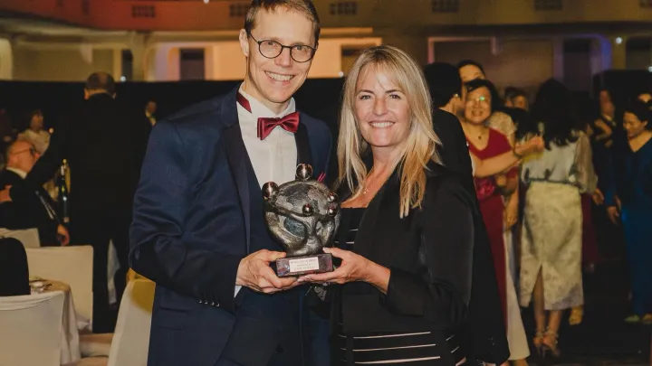 Christoph Hilligen, CEO von World Vision Deutschland und Vicki Sorg, Charity-Botschafterin der PM We Care Foundation