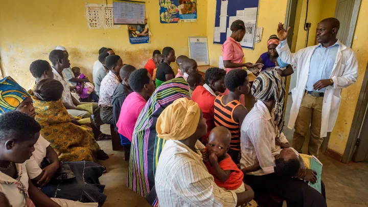 Klinikleiter Richard im Wartezimmer