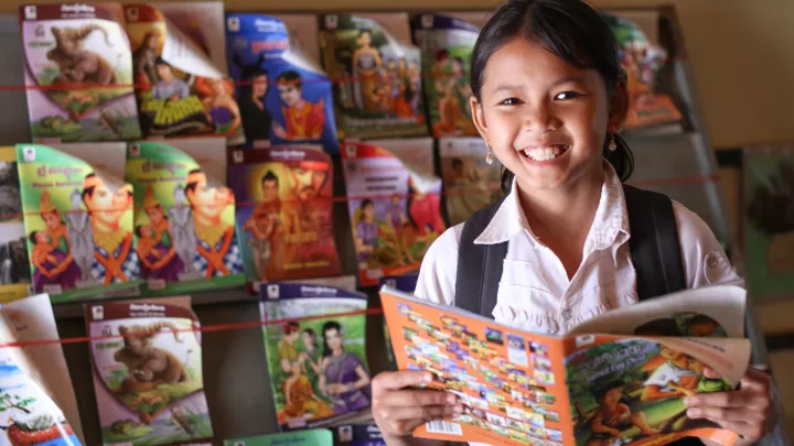 Mädchen mit Leseheft