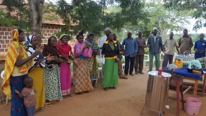 Bewohner auf dem Dorfplatz