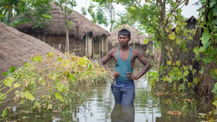 Dorf in Indien unter Wasser
