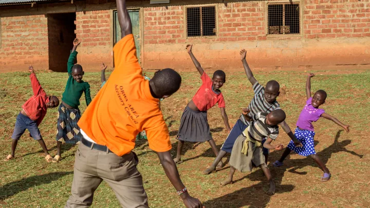 Kamama und ihre Freunde haben gemeinsam Spaß