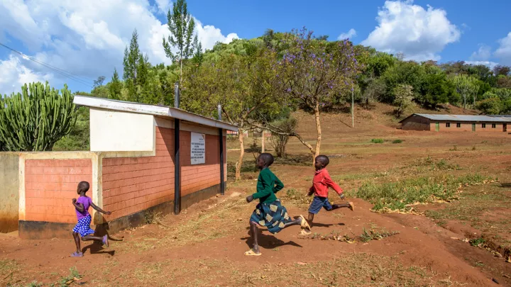 Latrinen in Kamamas Schule
