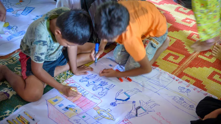 Kinder in einem Kinderklub in Kambodscha
