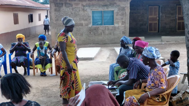 Treffen einer Spargruppe im Projekt Krachi East von World Vision