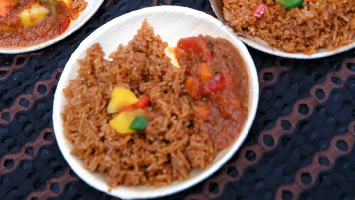 Ghanaisches Essen beim Patentreffen von World Vision