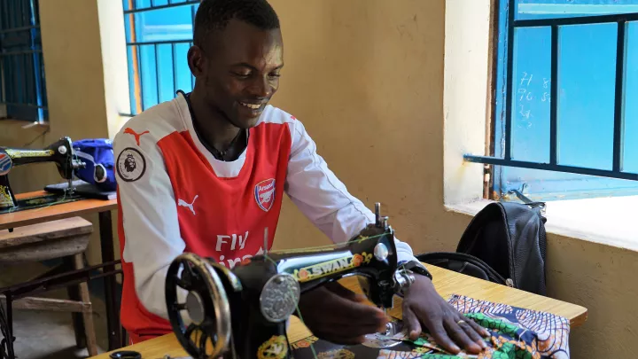 Nähunterricht im Rehabiliationszentrum für ehemalige Kindersoldaten