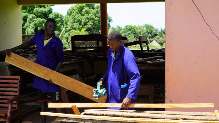 Schreiner-Ausbildung im Rehabiliationsprogramm in Yambio