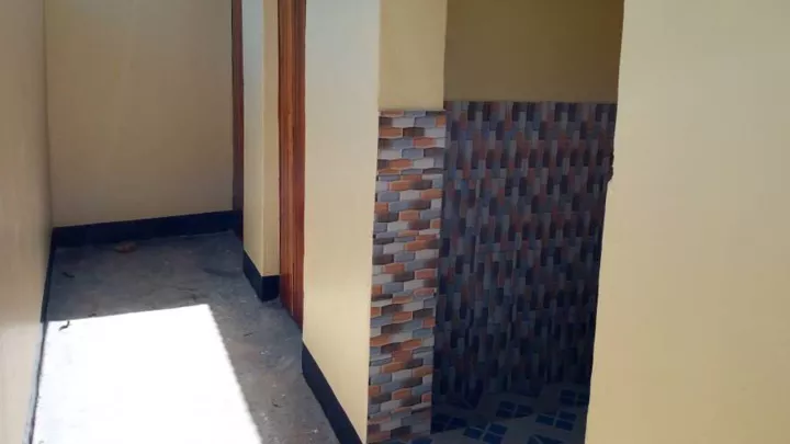 Eine Toilette ist nach der Patengruppenreise entstanden