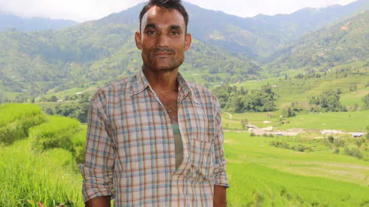 Bauern in Nepal freuen sich über neu gebauten Bewässerungskanal