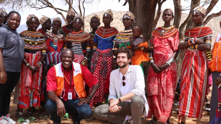 Alvaro Soler besucht unser Projektgebiet in Kenia