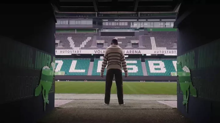 Ridle Baku im Stadion des VfL Wolfsburg