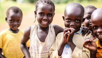 World Vision Patenschaft in Afrika: Kinder lachen gemeinsam