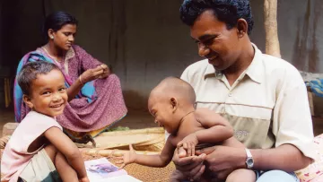 Geichberechtigung: Durch "Men Care" bringen sich Männer aktiver ins Familienleben ein.
