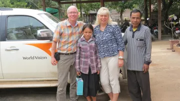 Patenkind Chanra beim Patenbesuch in Kambodscha