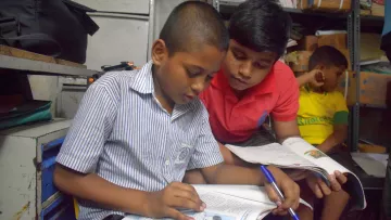 Bücherwürmer in Dharavi haben ein Zuhause