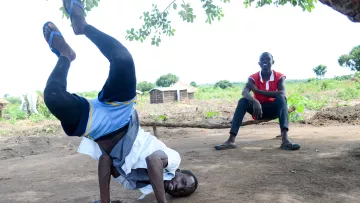 Tanzen vertreibt die Sorgen der jungen Flüchtlinge