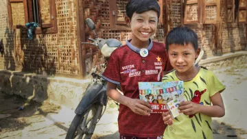 Patenkind Aung aus Myanmar mit seinem Bruder
