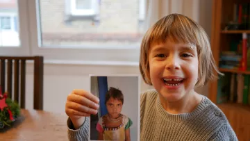 Leni und ihr Patenkind Puja