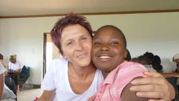 Patin Anja mit ihrem Patenkind in Eswatini