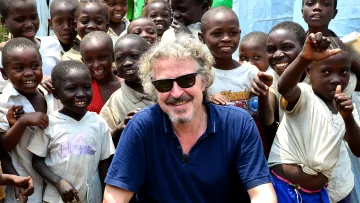 Wolfgang Niedecken unterstützt gemeinsam mit World Vision ehemalige Kindersoldaten und Kinderprostituierte im Kongo