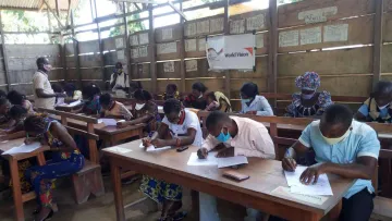 Menschen werden im Kongo im richtigen Umgang mit Ebola geschut