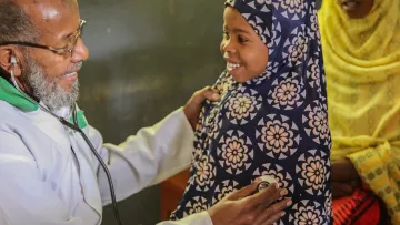 Tuberkulose-Test für ein Mädchen in einer von World Vision unterstützten Klinik in Somalia