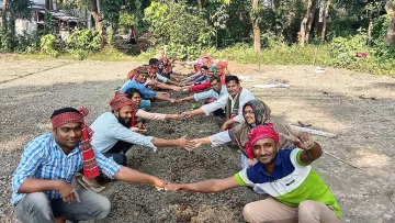 Gemeinschaftsarbeit im Ökodorf in Bangladesch, unterstützt von World Vision
