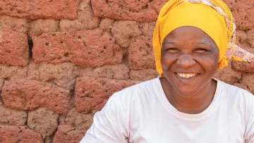 Lachende Frau in Burkina Faso