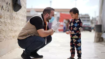 psychologische Hilfe für einen Flüchtlingsjungen