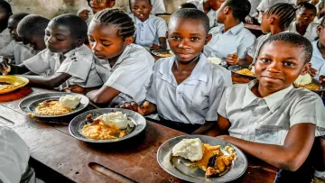 Schulmahlzeit im Kongo
