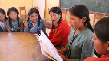 Fannys im Vorleseclub in Bolivien