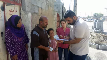 Die Menschen werden befragt was die Hilfe vor Ort bewirkt hat