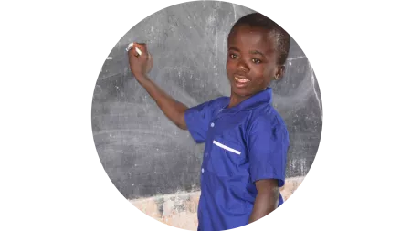 Schüler an der Tafel in Malawi