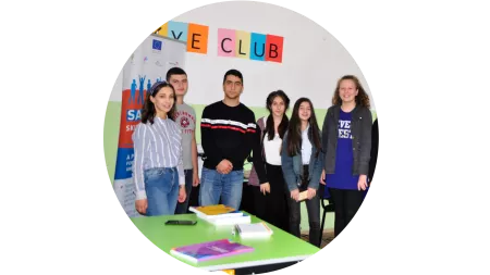 Jugendliche aus Armenien im SKYE-Club für Bildung