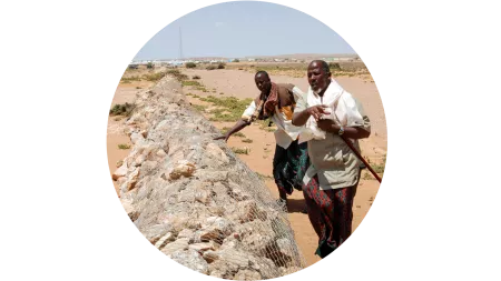 Dammbau zur Flutvorsorge in Somalia