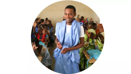 Lehrer vor seiner Klasse in Mauretanien