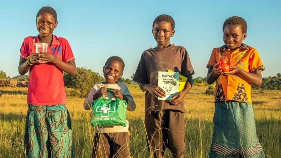 Kinder freuen sich über Gute Geschenke