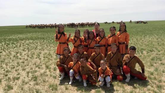 Die Kinder in Ulaan Baatar haben für die Teilnehmer der Patenreise etwas einstudiert