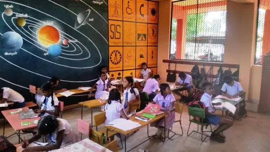 Mit dem Guten Geschenk ein Klassenzimmer in Sri Lanka einrichten 