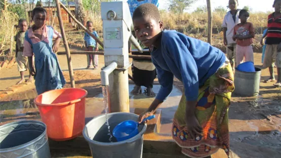 Schmücker Stiftung errichtet einen Brunnen in Mkhumba