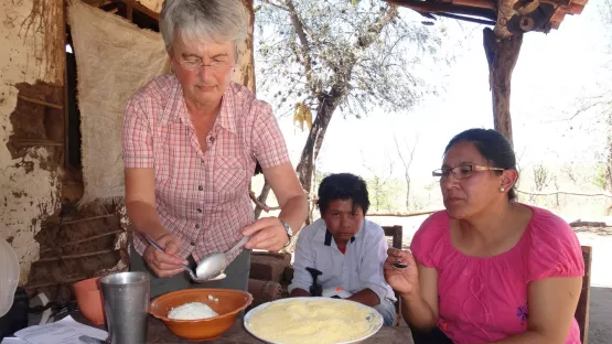 Die Mutter von Everth hat bei einem Patenbesuch gekocht