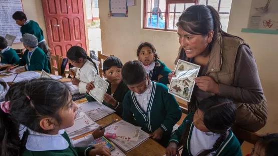 Ehemaliges Patenkind in Bolivien leitet Workshop.
