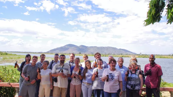 Die Patenreisegruppe erkundet die Gegend in Malawi