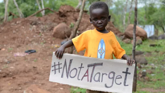 Junge aus dem Südsudan, vor Gewalt und Krieg geflohen