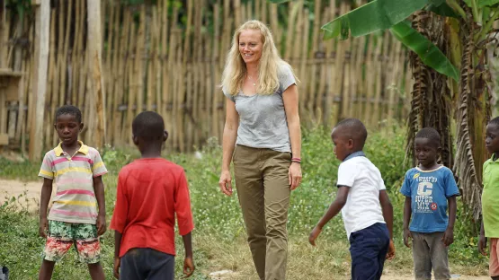 Patin Tine lernt ihr Patenkind besser kennen