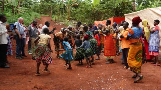 Gemeinsamer Tanz in Tansania