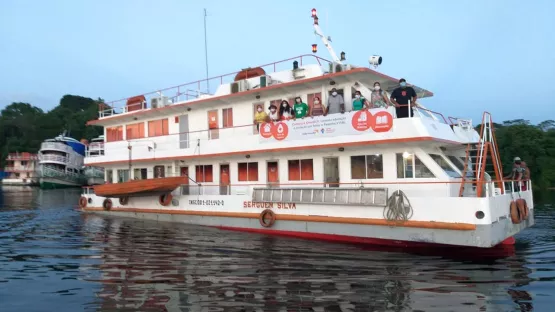 Krankenhaus-Schiff im Amazonas-Gebiet