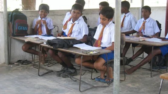 Schüler in einer vollausgestatteten Schule