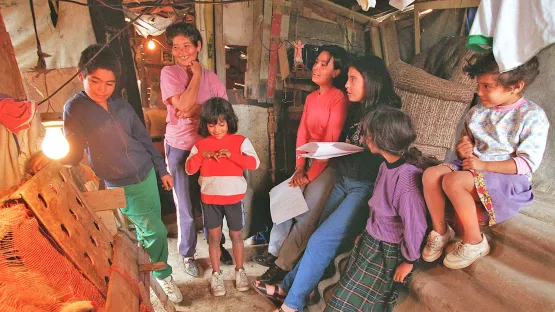 Engagement von Mayerly Sánchez als Jugendliche bei armen Familien